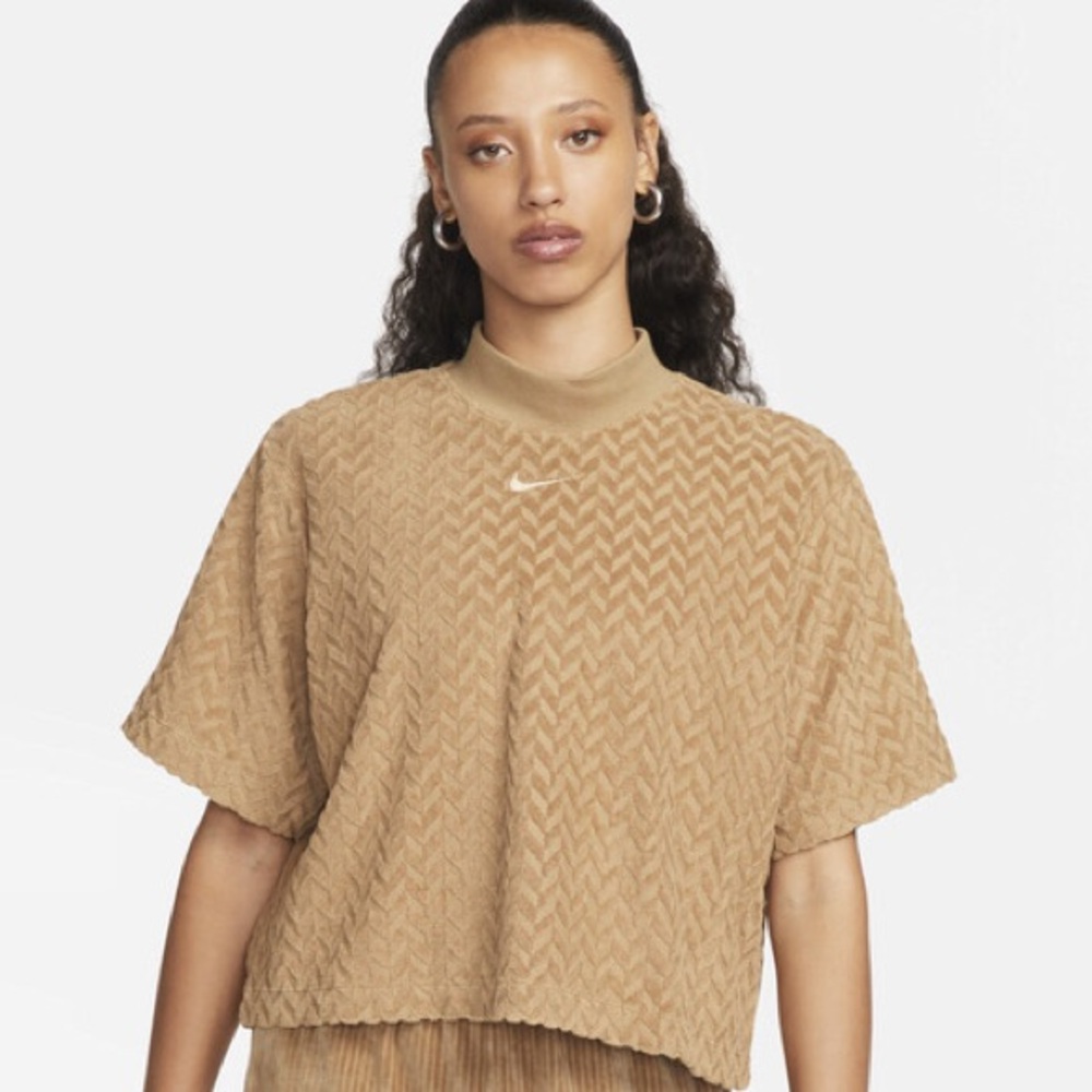 Nike Women's Sportswear​ Every​day Modern Allover Jacquard Boxy Top